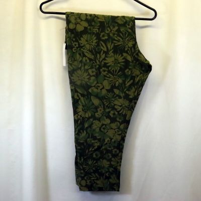 TERRA & SKY GREEN FLORAL SUEDED CAPRI LEGGINGS HIGH RISE LONG 3X